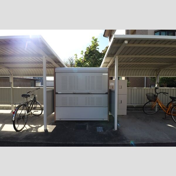 現地周辺 (ゴミ庫)