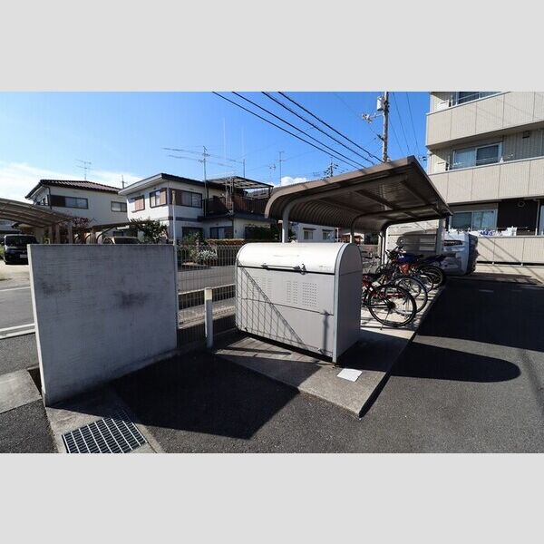 現地周辺 (ゴミ庫)