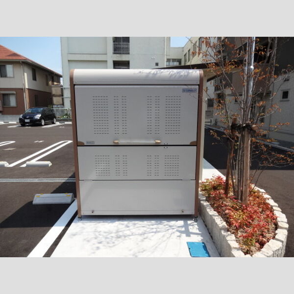 現地周辺 (ゴミ置場)