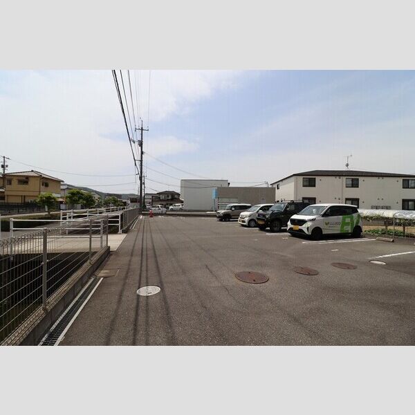 駐車場 (駐車場)
