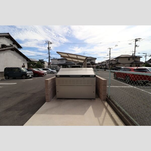 現地周辺 (ごみ庫)