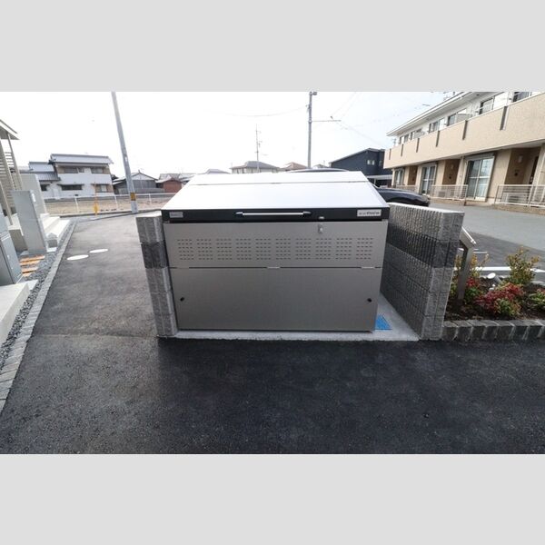 現地周辺 (ゴミ庫)