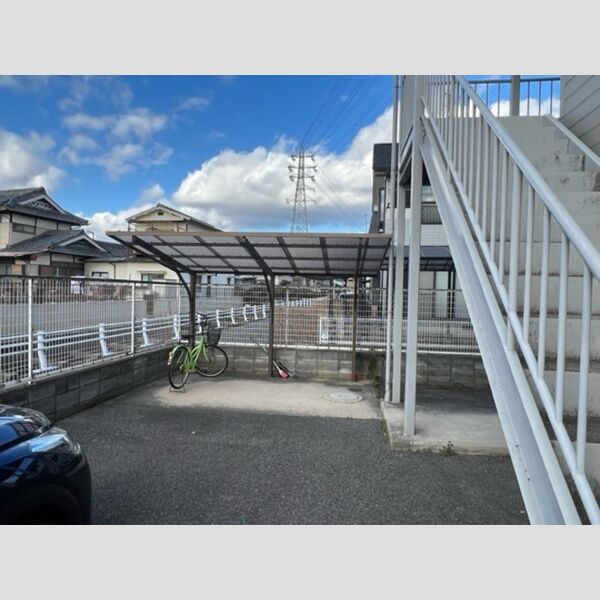 現地周辺 (駐輪場)