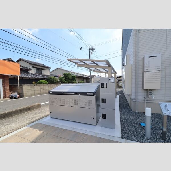 現地周辺 (ゴミストッカー、宅配ボックス)