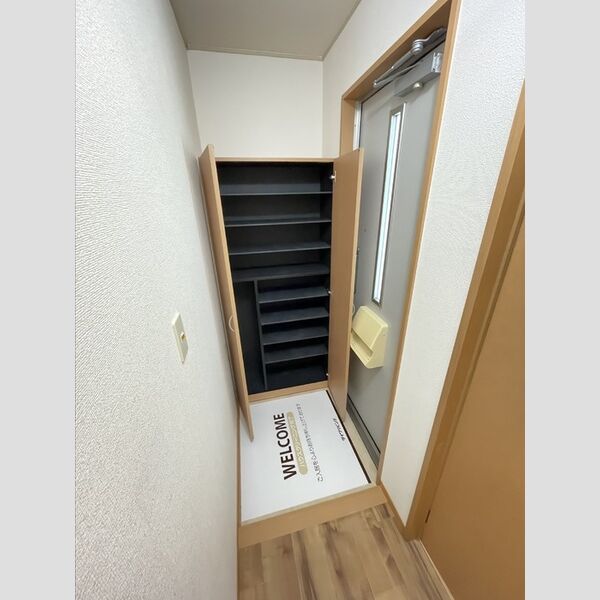 玄関 (玄関室内側)