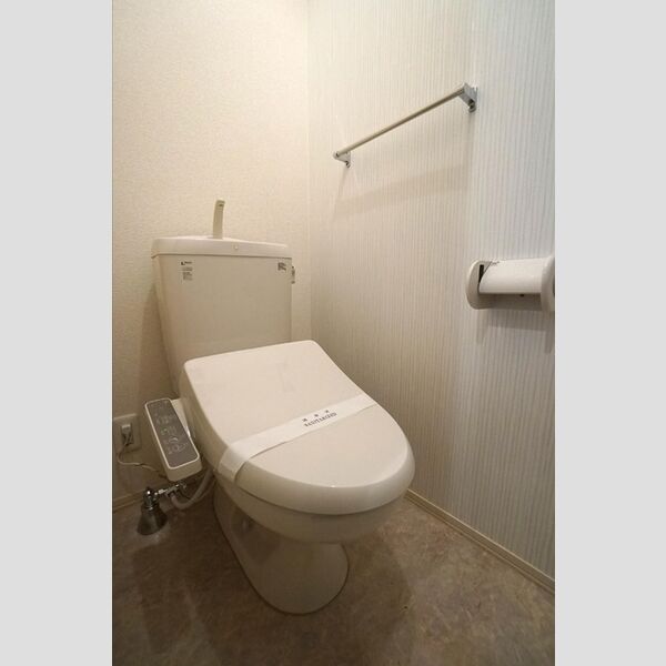 トイレ (温水洗浄暖房便座)