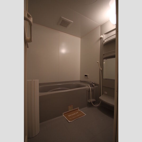 バス (B103　浴室)