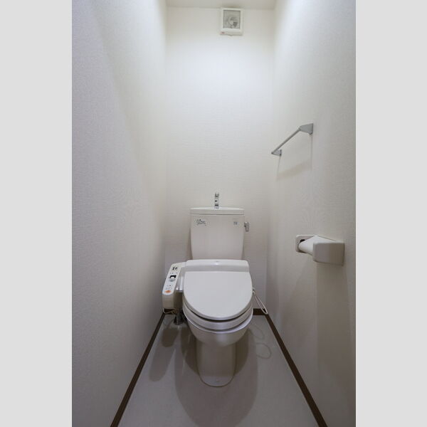 トイレ (温水洗浄暖房便座)