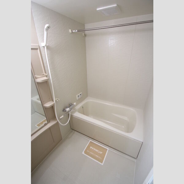 バス (B102　浴室)