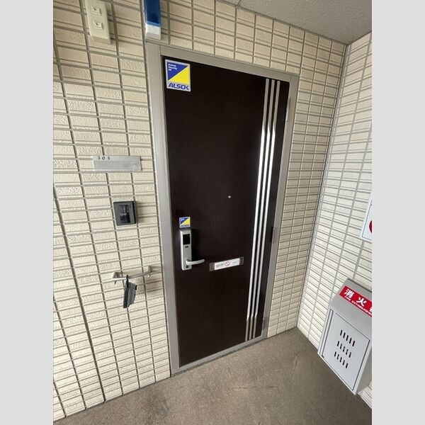 玄関 (玄関扉)