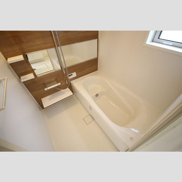 バス (102　浴室)