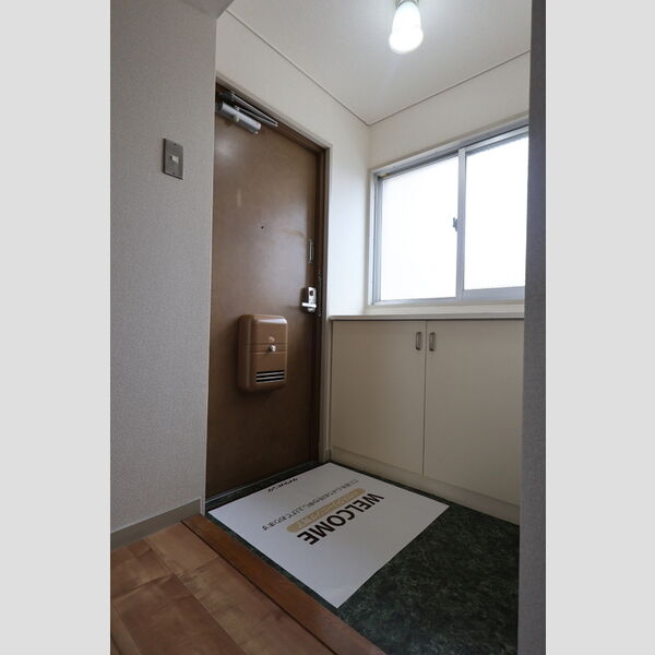 玄関 (玄関)