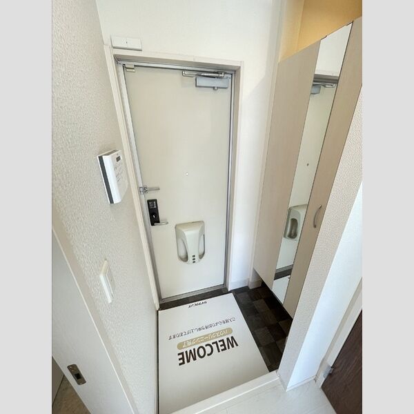 玄関 (玄関 室内側)