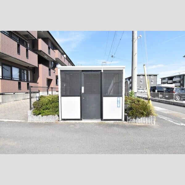 現地周辺 (ゴミ置場)