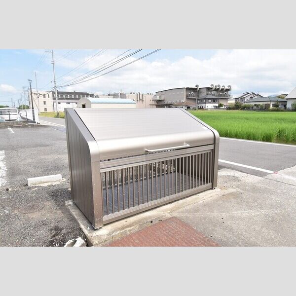 現地周辺 (ゴミ庫)
