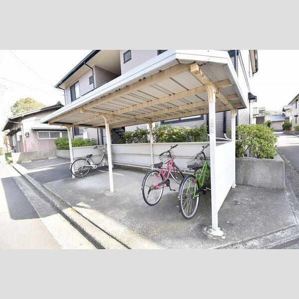 現地周辺 (駐輪場)