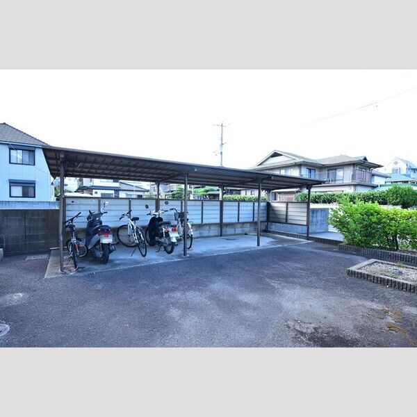 現地周辺 (駐輪場)