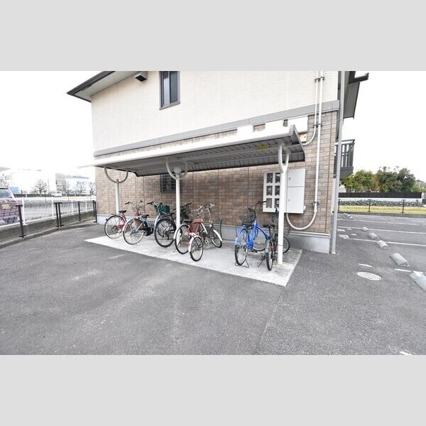 現地周辺 (駐輪場)