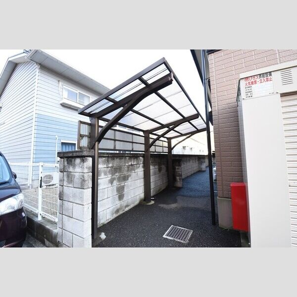 現地周辺 (駐輪場)