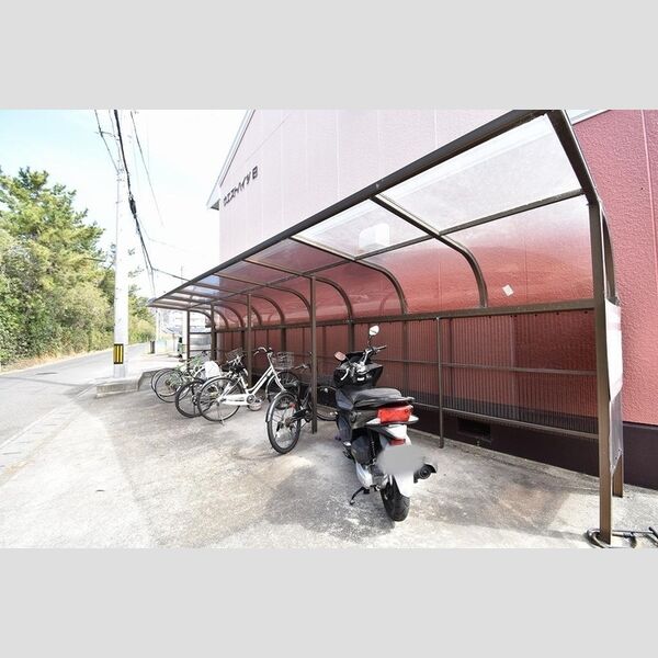 現地周辺 (駐輪場)