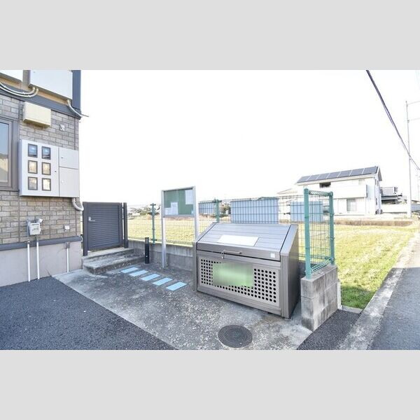 現地周辺 (ゴミ庫)