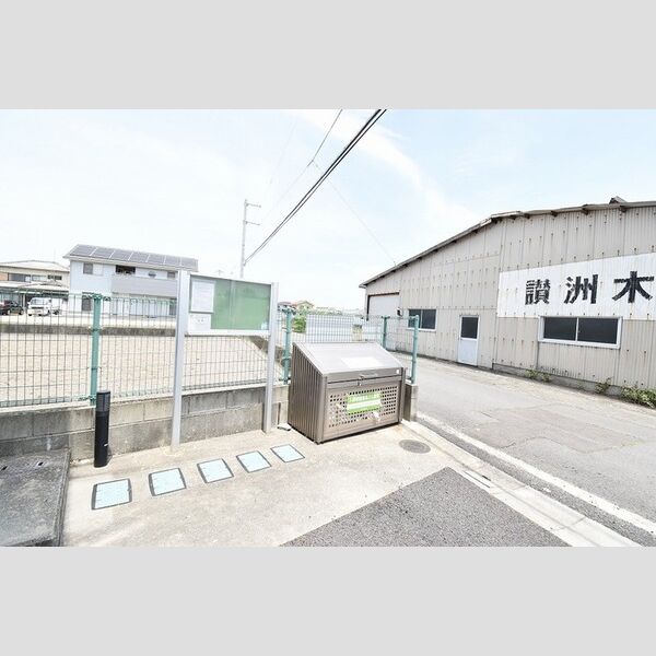 現地周辺 (ゴミ置き場)