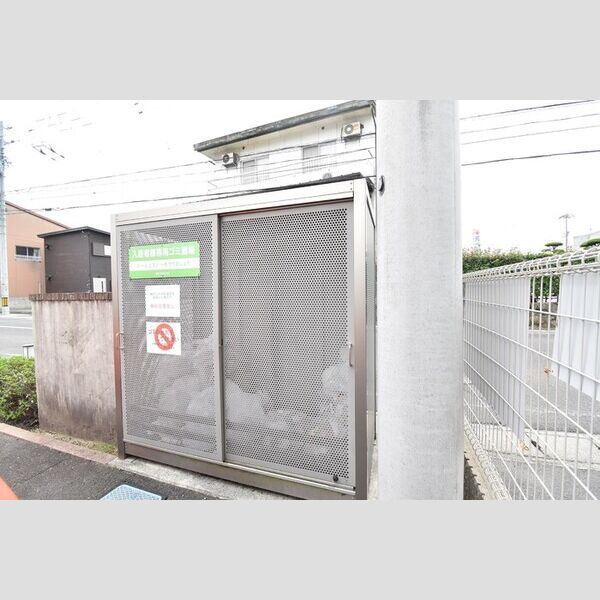 現地周辺 (ゴミ置場)