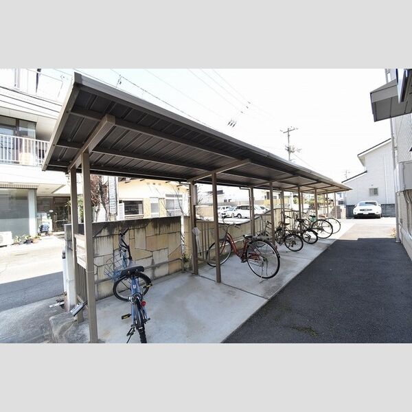 現地周辺 (駐輪場)