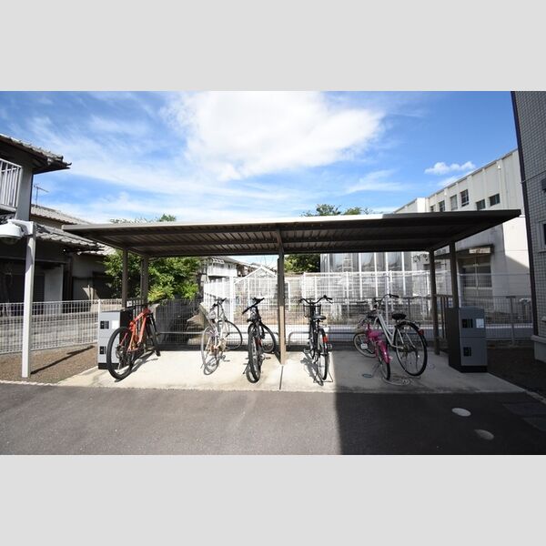 現地周辺 (駐輪場)