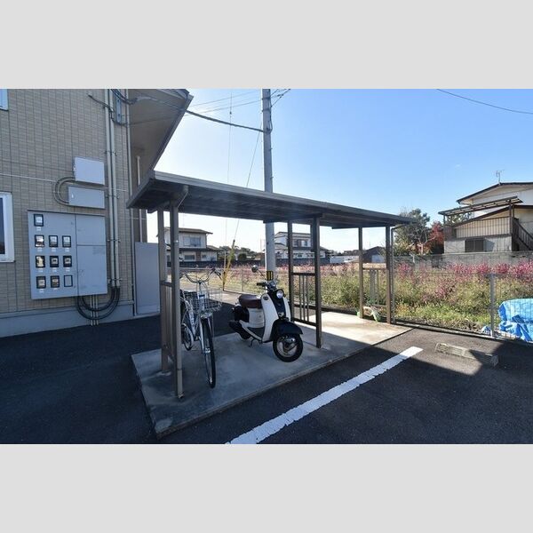 現地周辺 (駐輪場)