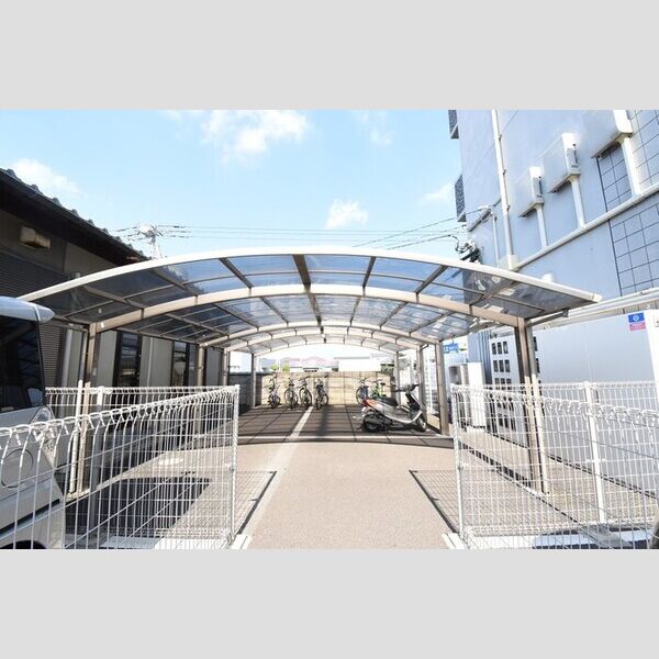 現地周辺 (駐輪場)