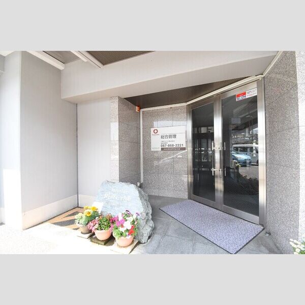 エントランス (エントランス)