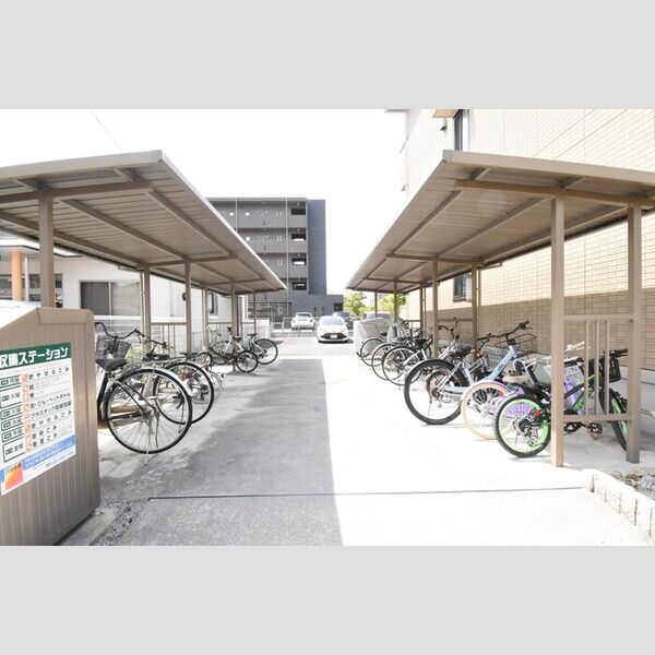 現地周辺 (駐輪場)