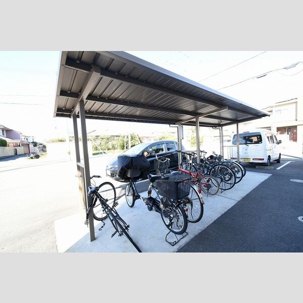 現地周辺 (駐輪場)