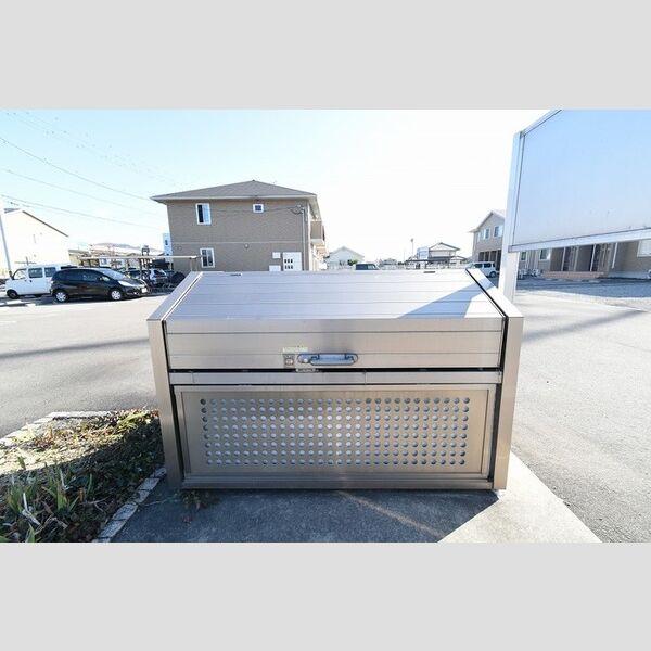 現地周辺 (ゴミ庫)