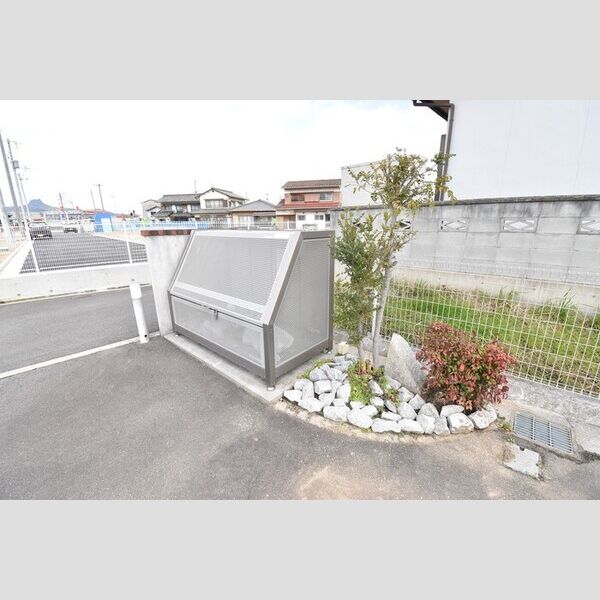 現地周辺 (ゴミ置場)