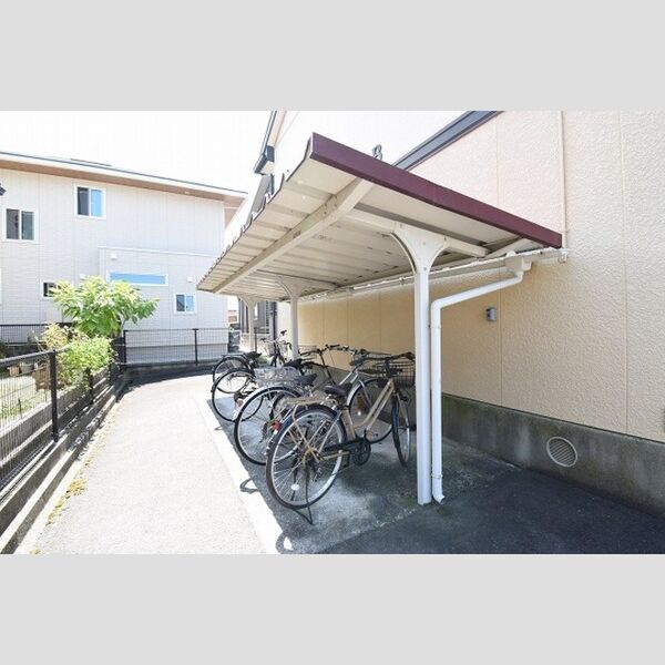 現地周辺 (駐輪場)