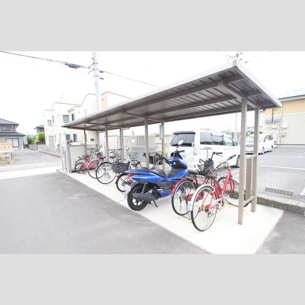 現地周辺 (駐輪場)