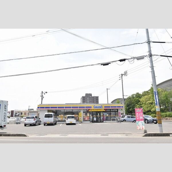 現地周辺 (ミニストップ県立図書館前店)
