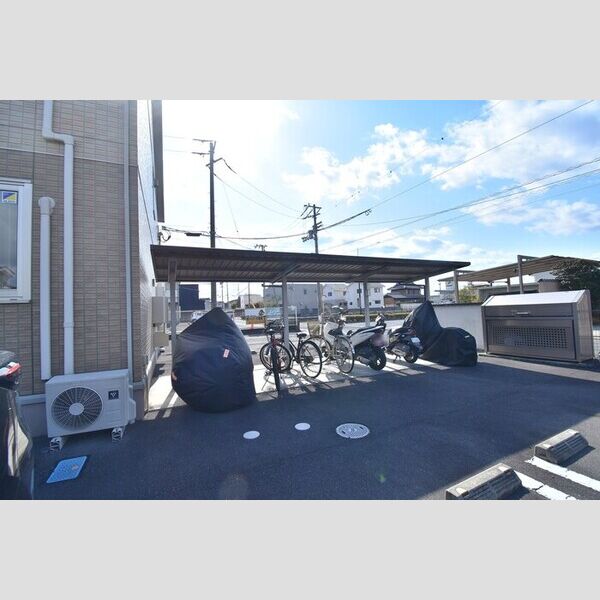 現地周辺 (駐輪場)