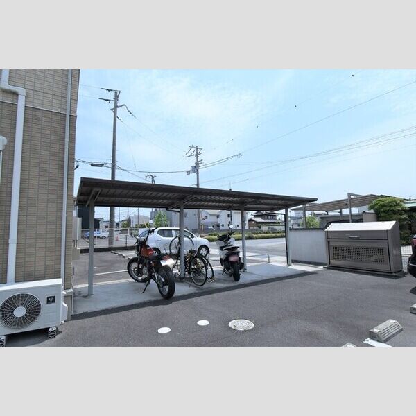 現地周辺 (駐輪場)