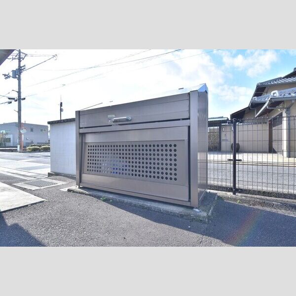 現地周辺 (ゴミ置場)