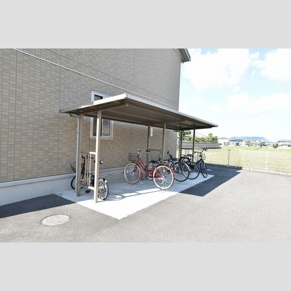 現地周辺 (駐輪場)