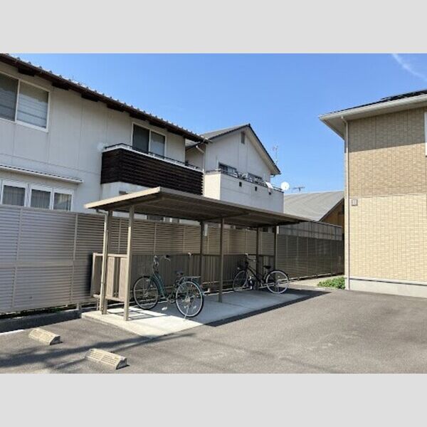 現地周辺 (駐輪場)