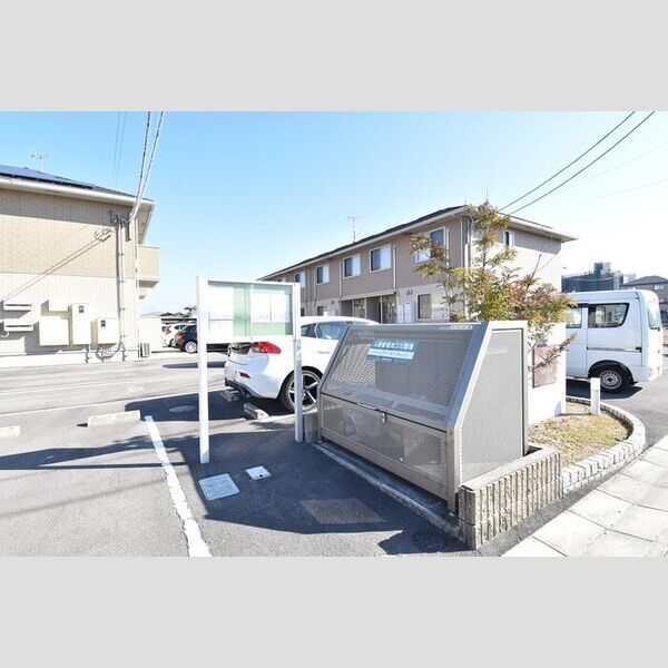 現地周辺 (ゴミ庫)