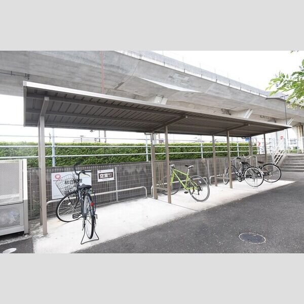 現地周辺 (駐輪場)