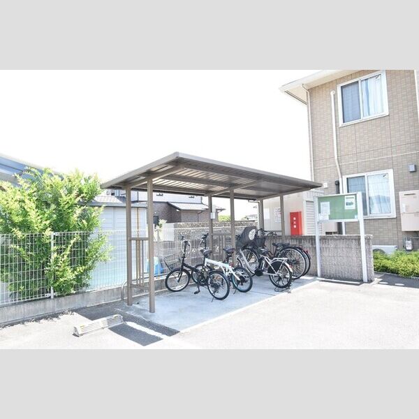 現地周辺 (駐輪場)