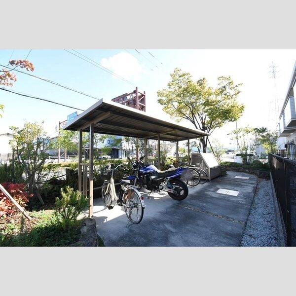 現地周辺 (駐輪場)