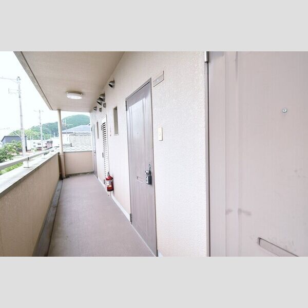 現地周辺 (共用廊下)