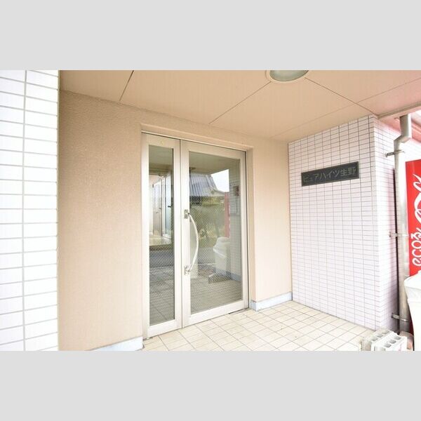 エントランス (エントランス)